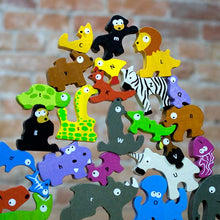 Load image into Gallery viewer, Animal Parade A to Z Puzzle And Playset